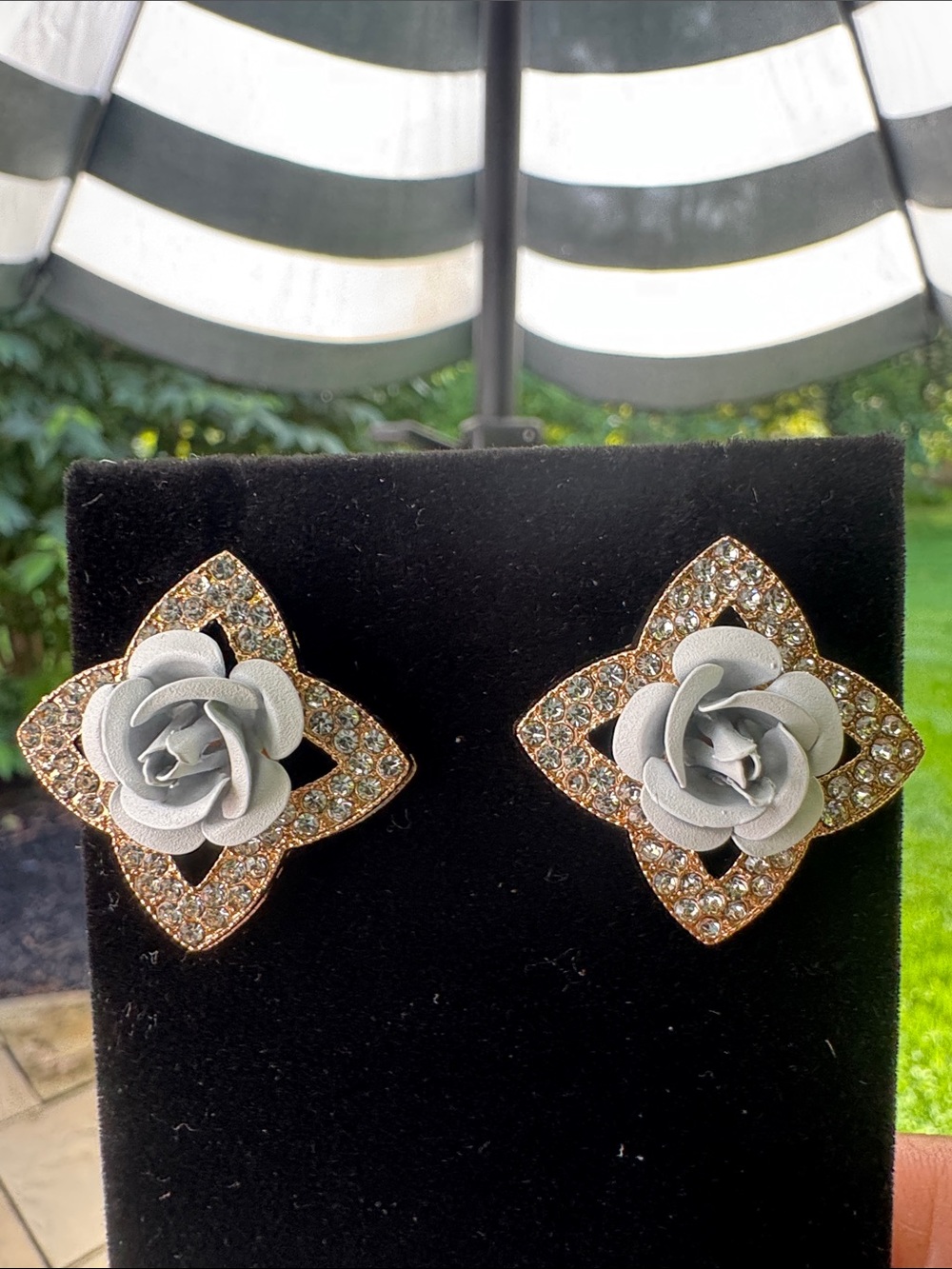 Earrings Elegant Gray Rose Crystal Stud Earrings - Women's Jewelry